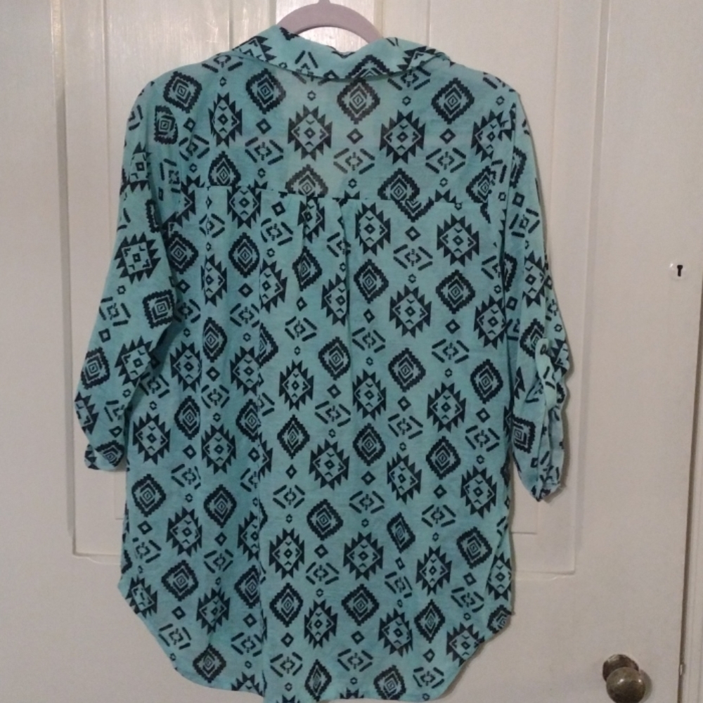 Button-Down Top - Picture 7 of 8